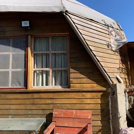בקתת עץ בחורש במנות - דום גיאודזי - Wooden Cabin In Manot Exterior foto